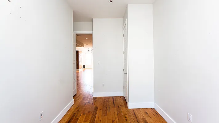 Rented by Nooklyn NYC LLC | media 52