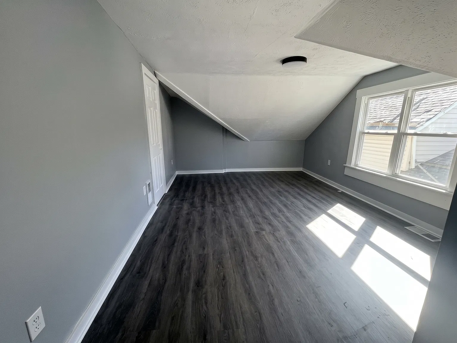 3 bed, 1.5 bath, 1200 sqft, $900 — Photo 1