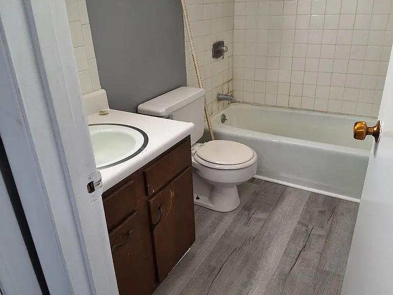 253 University Dr — Photo 24