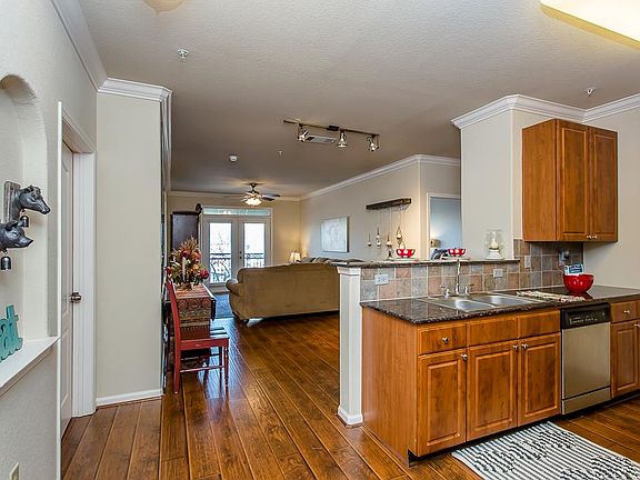 2nd image of 1711 Old Spanish Trl APT 233