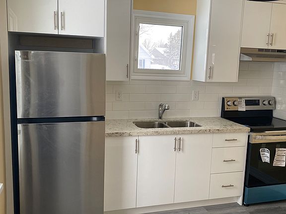 5th image of 582 Garafraxa St S