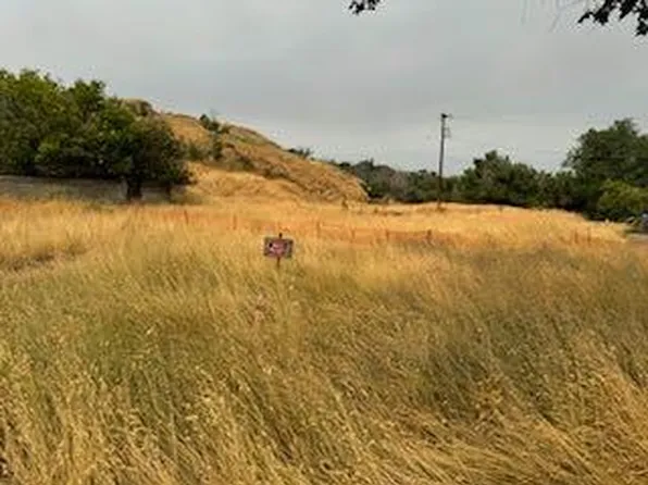 646 10th St SE, Medicine Hat, AB T1A 1R6