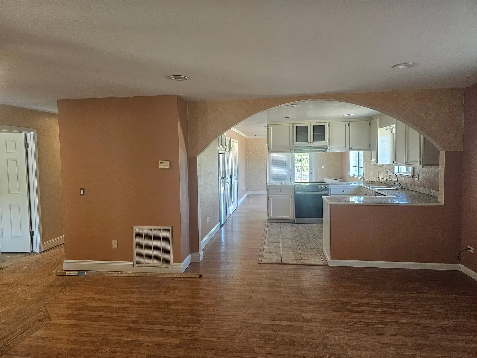 3 bed, 1382 sqft, $2,100 — Photo 3