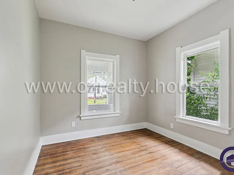 2027 Berkshire Pl — Photo 12