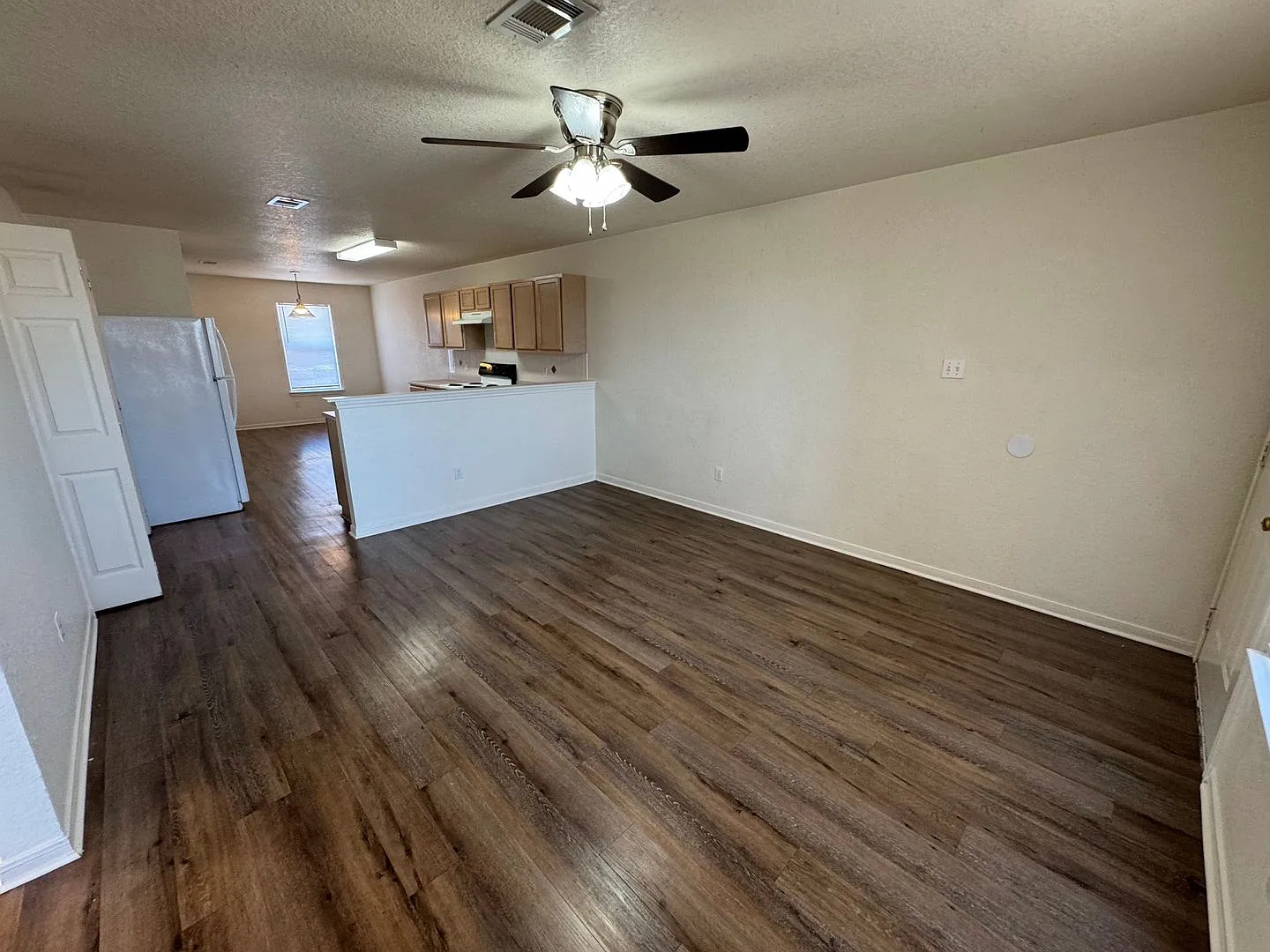 3-Bedroom Fourplex Apartment for Rent in Killeen — Photo 2