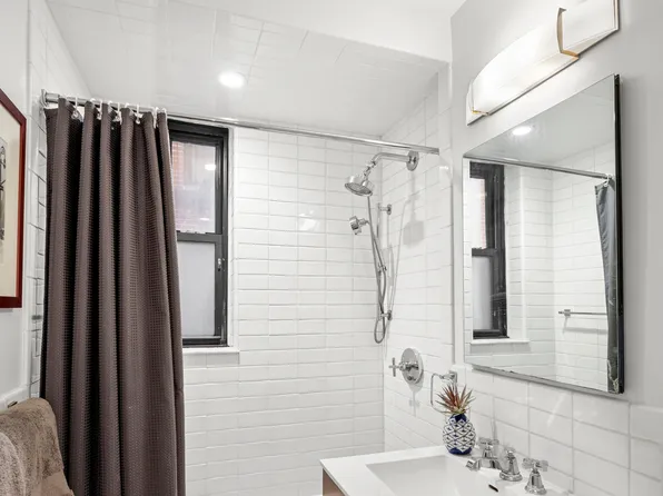 100 West 12th Street image 12 of 13