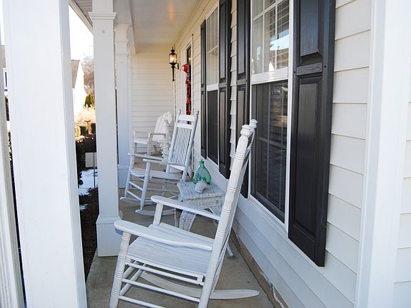 2nd image of 105 Brookhollow Dr