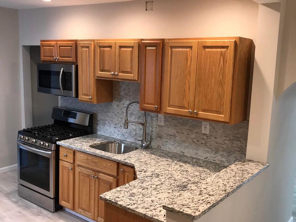 1st image of 18 Jefferson St #18