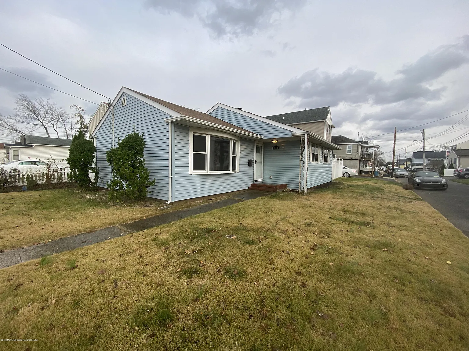 814 Florence Ave photo 1