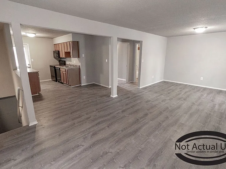 211 Wheaton Ct — Photo 4