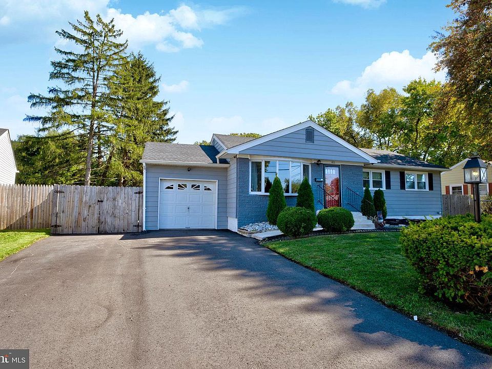 1st image of 411 Pennington Dr
