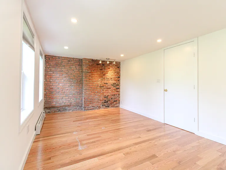 137 Huntington St #4 — Photo 6
