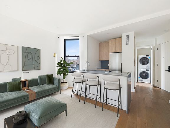 2nd image of 140 W 4th St APT 16