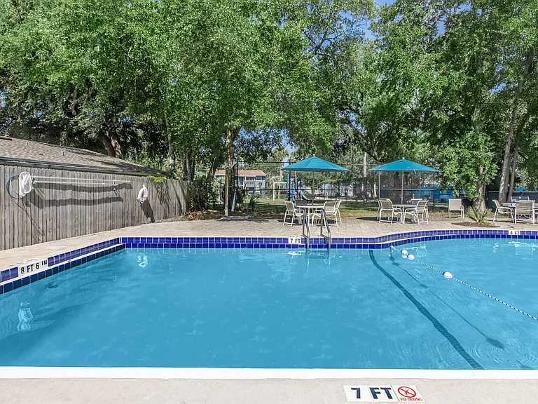 Lakewood Oaks Apartments — Photo 9