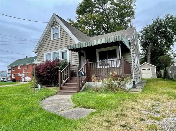 18 Brown St, Lackawanna, NY 14218