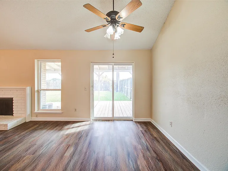 3307 E Heatherock Cir — Photo 4