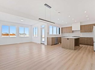 409 E Corner Glen Way NE, Calgary, AB T3N2P1