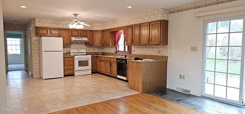 2nd image of 18 Guilder Lane