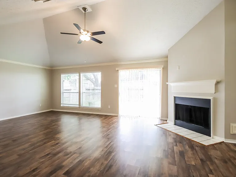 5915 Culross Close — Photo 3