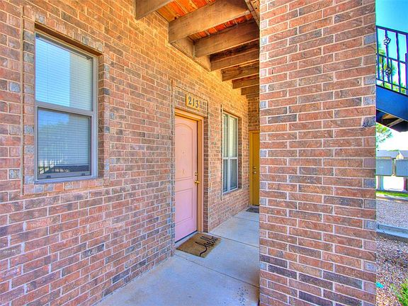 2nd image of 1812 Alameda St Unit 213