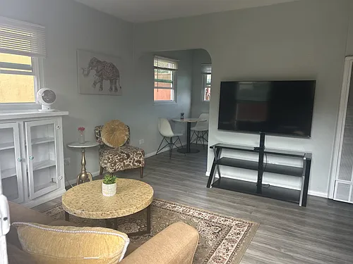407 W San Ysidro Blvd W Photo 1