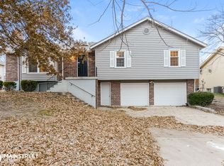1302 Lee Ln, Raymore, MO 64083