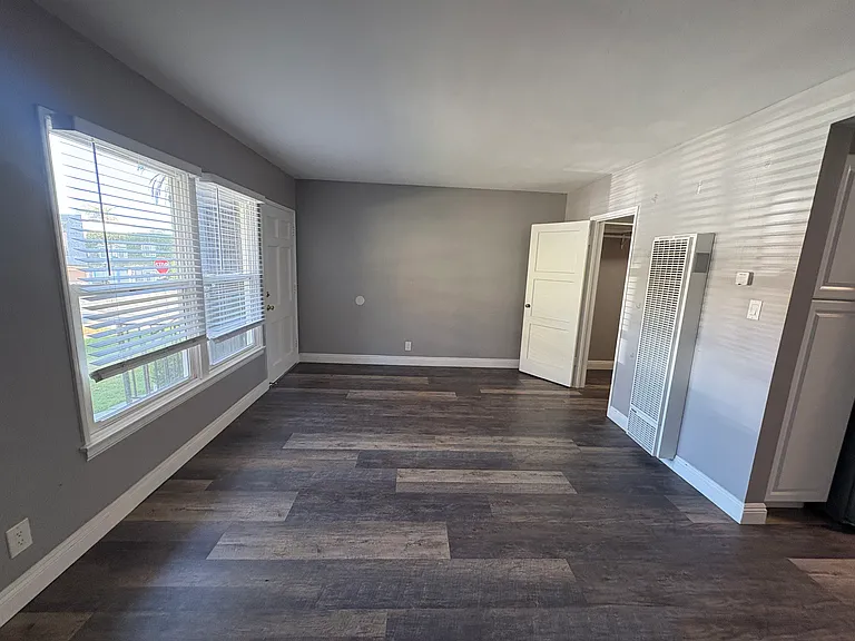 101 Termino Ave #2 — Photo 3