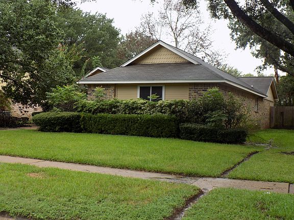 2nd image of 914 Mountain Meadows Dr