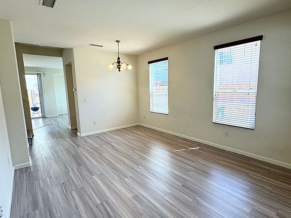 3rd image of 17 Hertford Cir