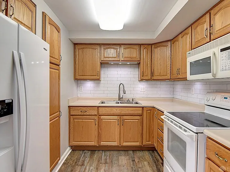4554 Powell Rd — Photo 10