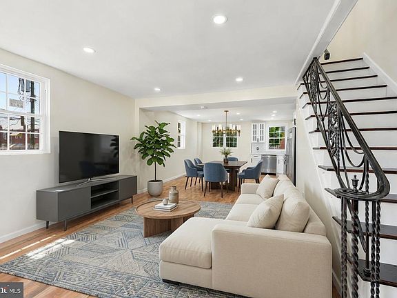 4th image of 4560 Oakmont St