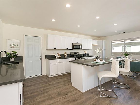 2nd image of 4062 Mira Costa St