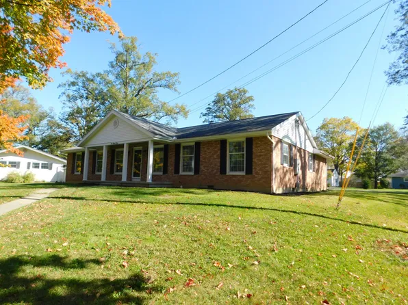 912 Neil Armstrong Dr, Wapakoneta, OH 45895