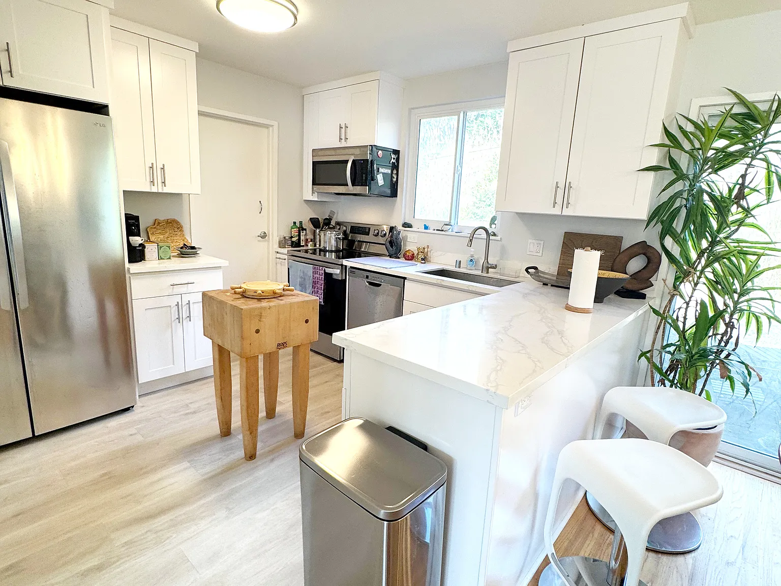 3 bed, 1260 sqft, $6,450 — Photo 3