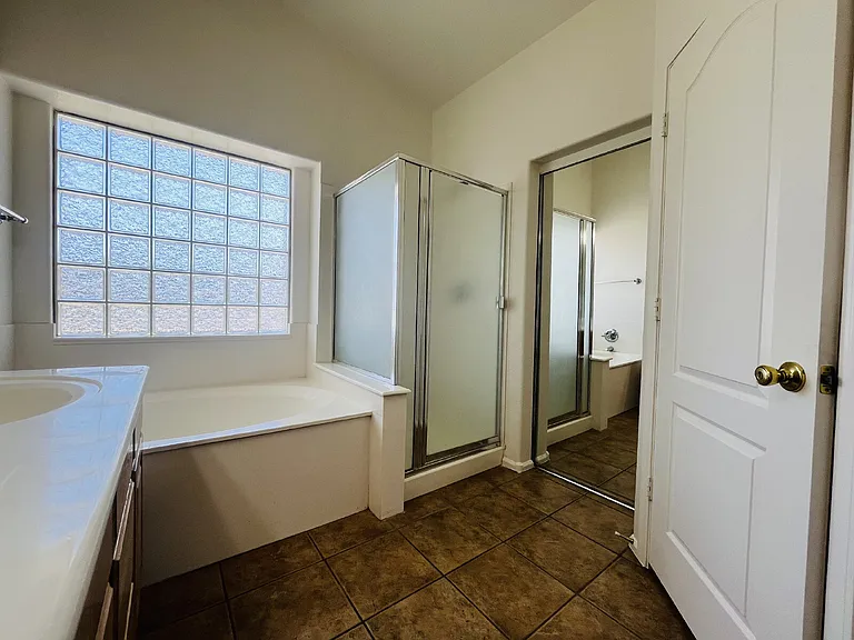 8202 S 47th Ave — Photo 16