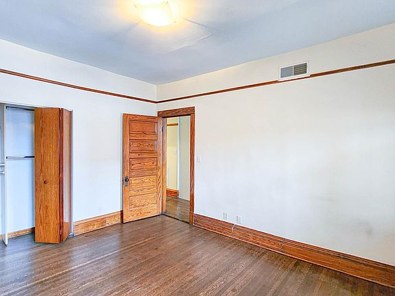 5th image of 954 W Cuyler Ave APT 2E