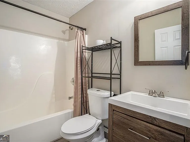 3610 Bonneville Dr — Photo 5