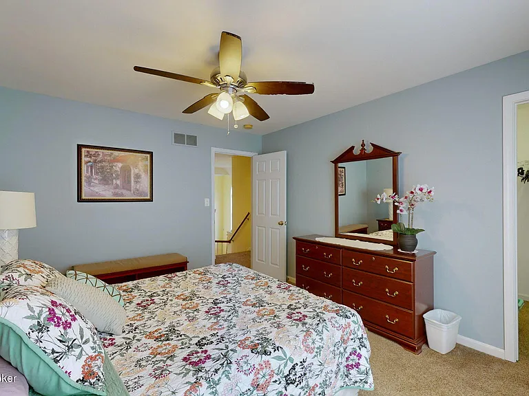 9916 Spring Gate Dr — Photo 17