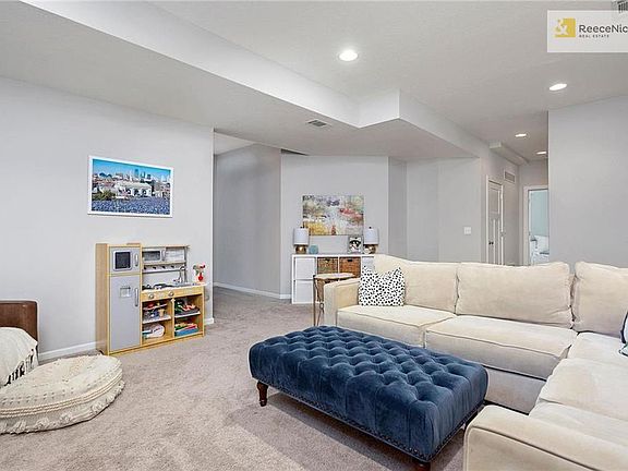 Builder finished basement w/4th full bath + 5th bedroom!