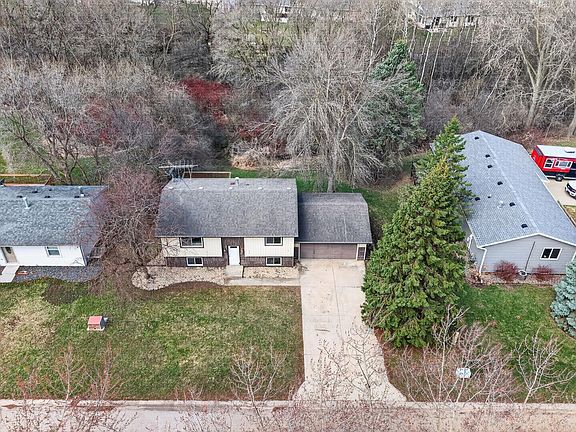 2nd image of 513 Meadowlark Ct NW