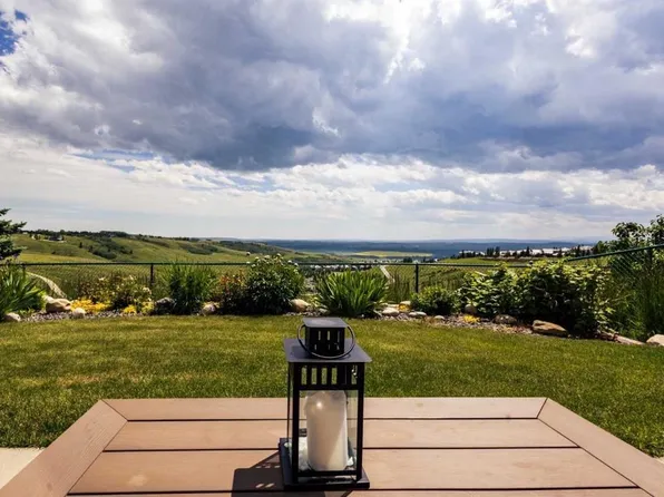 39 N Glenvista Pl, Cochrane, AB T4C 2K2