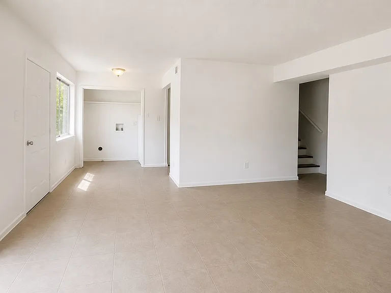 100 Lewis Dr #9D — Photo 3