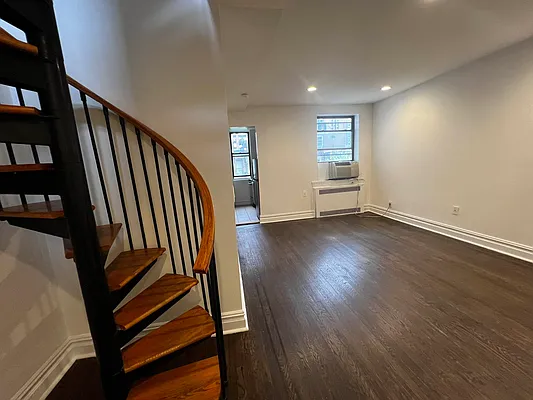 Rented by Salon Realty Corp | media 10