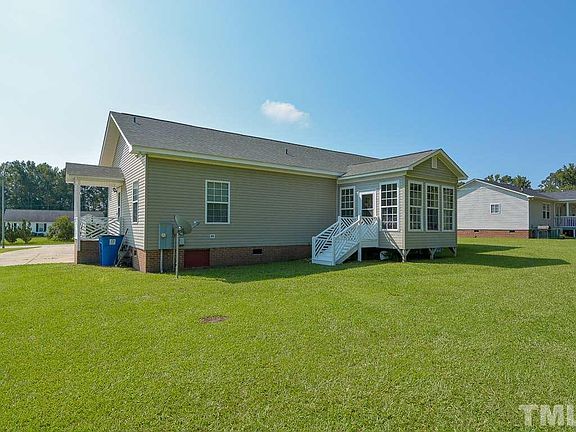 3rd image of 111 Clearwater Dr
