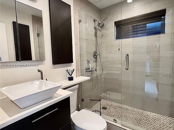 3rd image of 208 Meridian Ave APT 5
