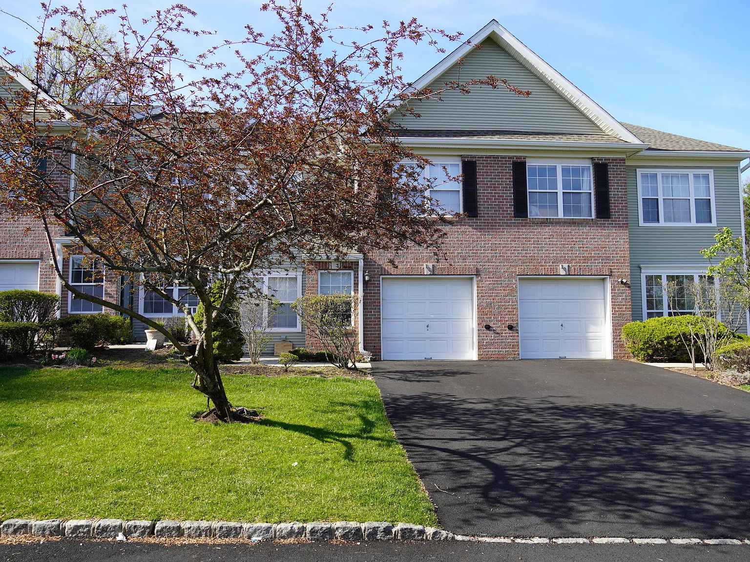3 bed, 1896 sqft, $3,800 — Photo 2