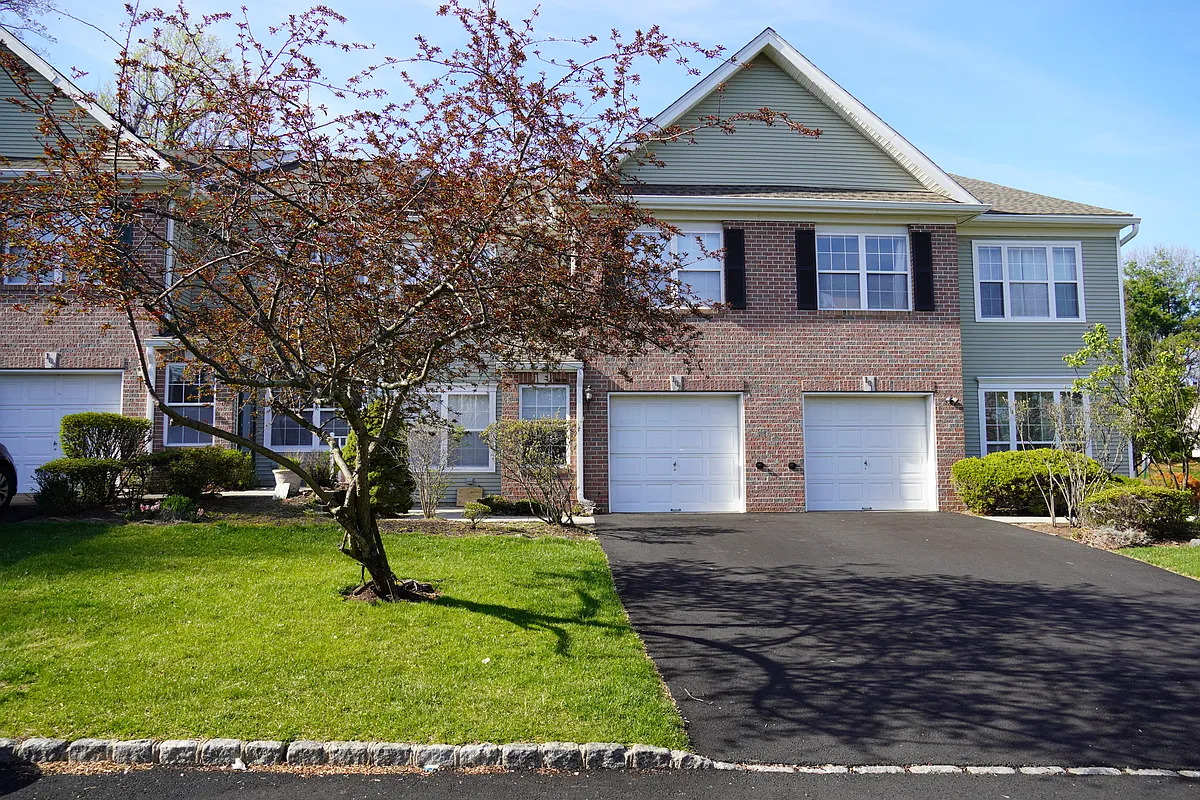 Building Photo - 102 Wellington Park Dr