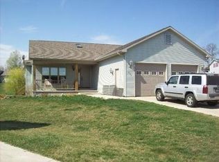 950 Badger Ct, Columbus, WI 53925