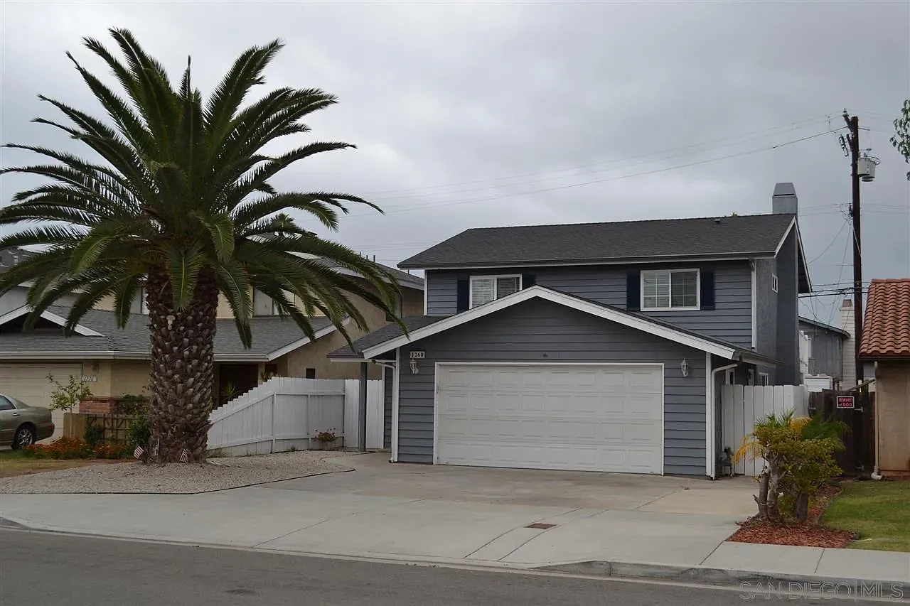 4 bed, 2.5 bath, 1924 sqft, $4,400 — Photo 2