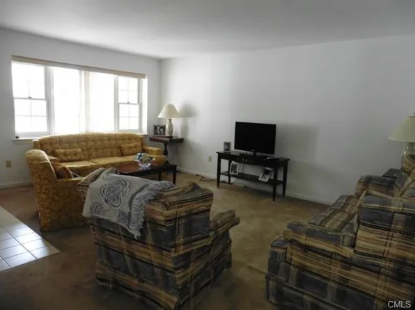 140 Highland Dr, Monroe, CT 06468